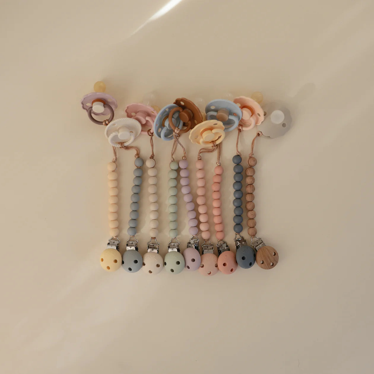 Mushie Silicone Pacifier Clip | Hera